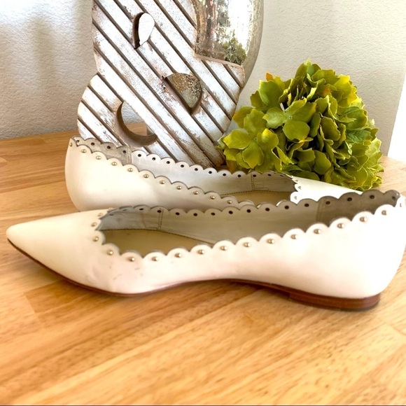 Coach Jill Leather Scalloped Studded Pointed Ivory flats Size 6.5 - Picture 3 of 10